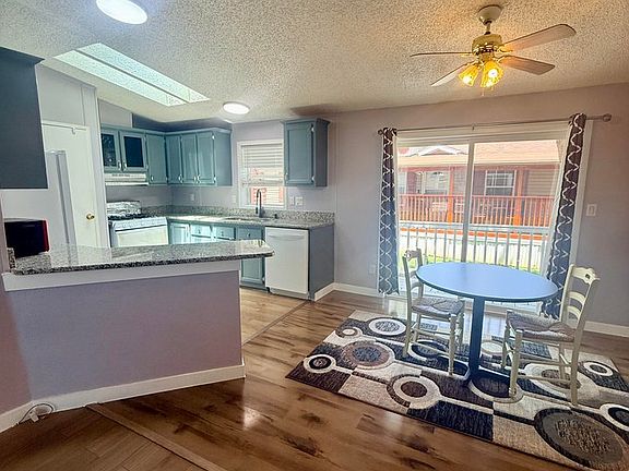 5th image of 729 Cardinal Dr