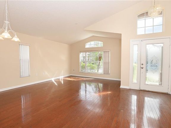 3rd image of 126 Thornbury Dr