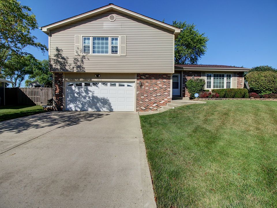 1st image of 842 Lakeside Dr