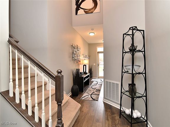 5th image of 620 Valley Brook Ln