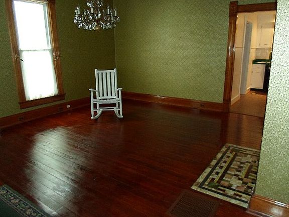 2nd image of 386 Vine St