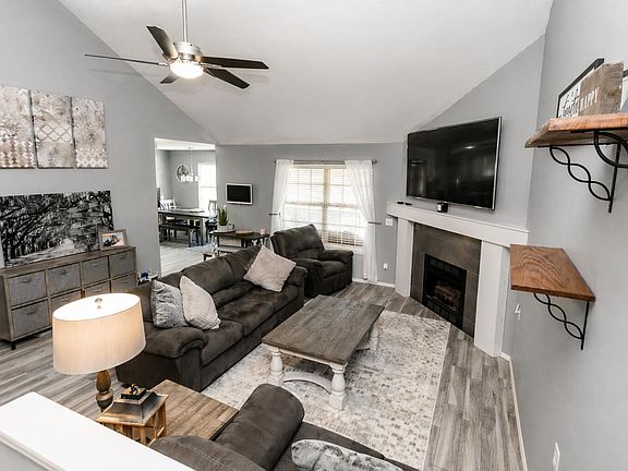 5th image of 2205 W Drake Street