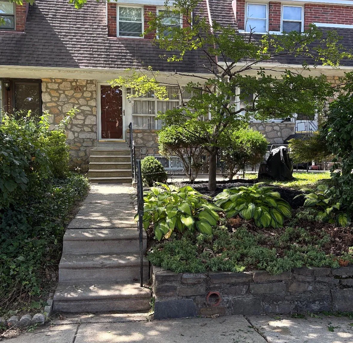 3 bed, 1.0 bath, 1132 sqft, $2,200 — Photo 1