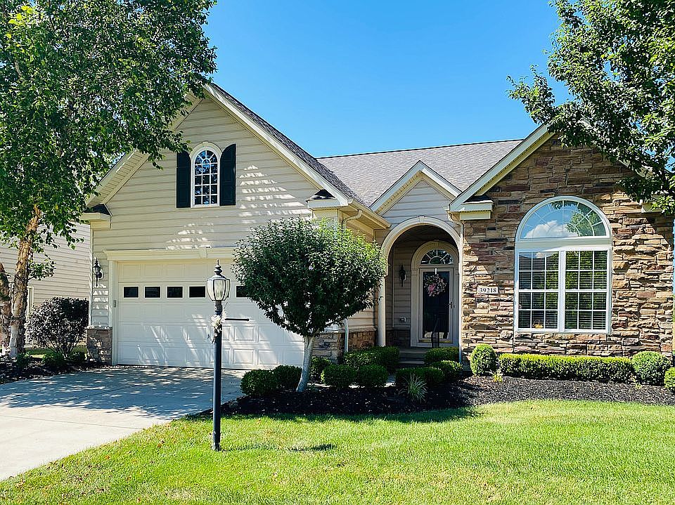 1st image of 39218 Hawthorne Dr