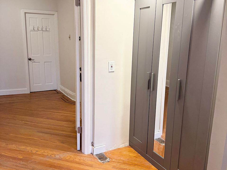 2nd image of 575 10th St #3F