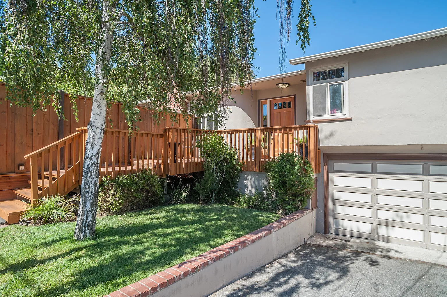 1702 Notre Dame Ave photo 1