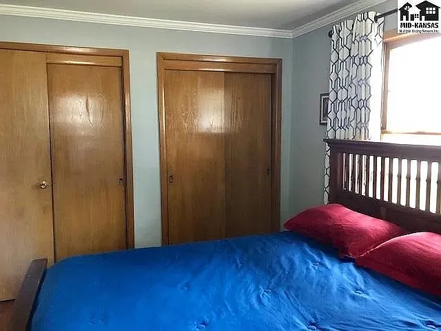 111 Robert St — Photo 5