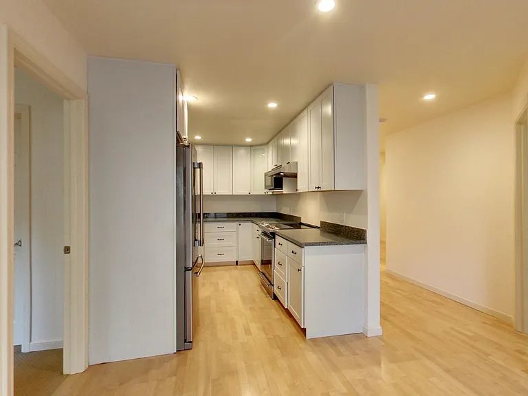 205 Collins St #5 — Photo 13
