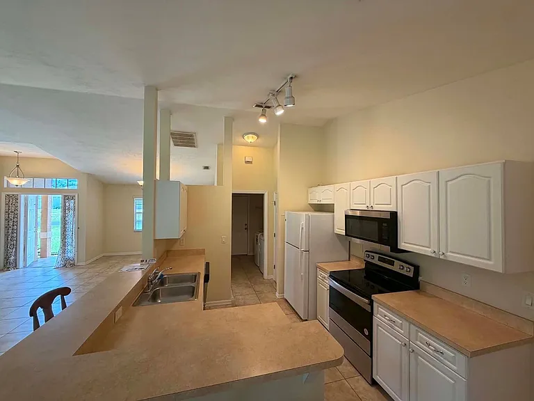 17031 Hillsborough Blvd — Photo 11