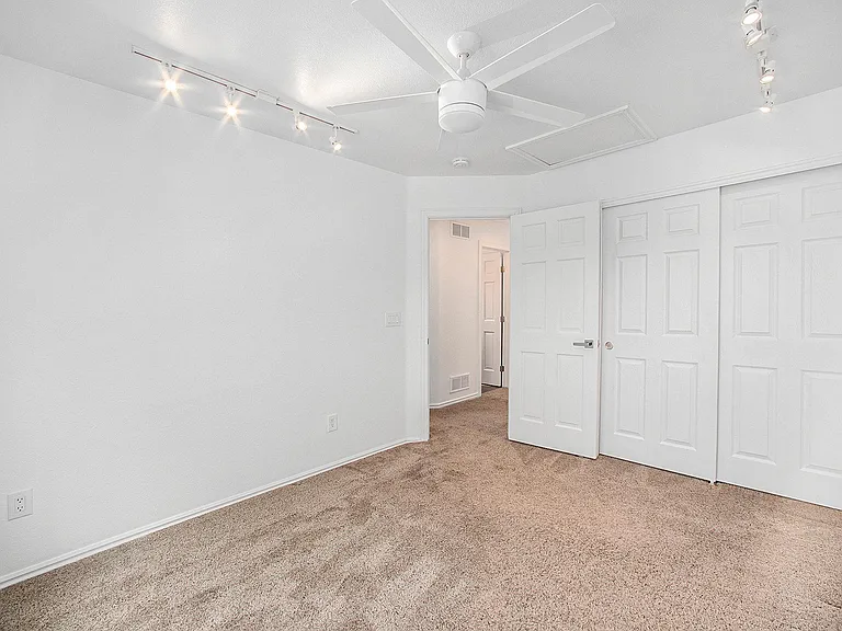 8438 Bluegrass Cir — Photo 14