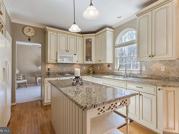 2nd image of 865 Maraschino Ct