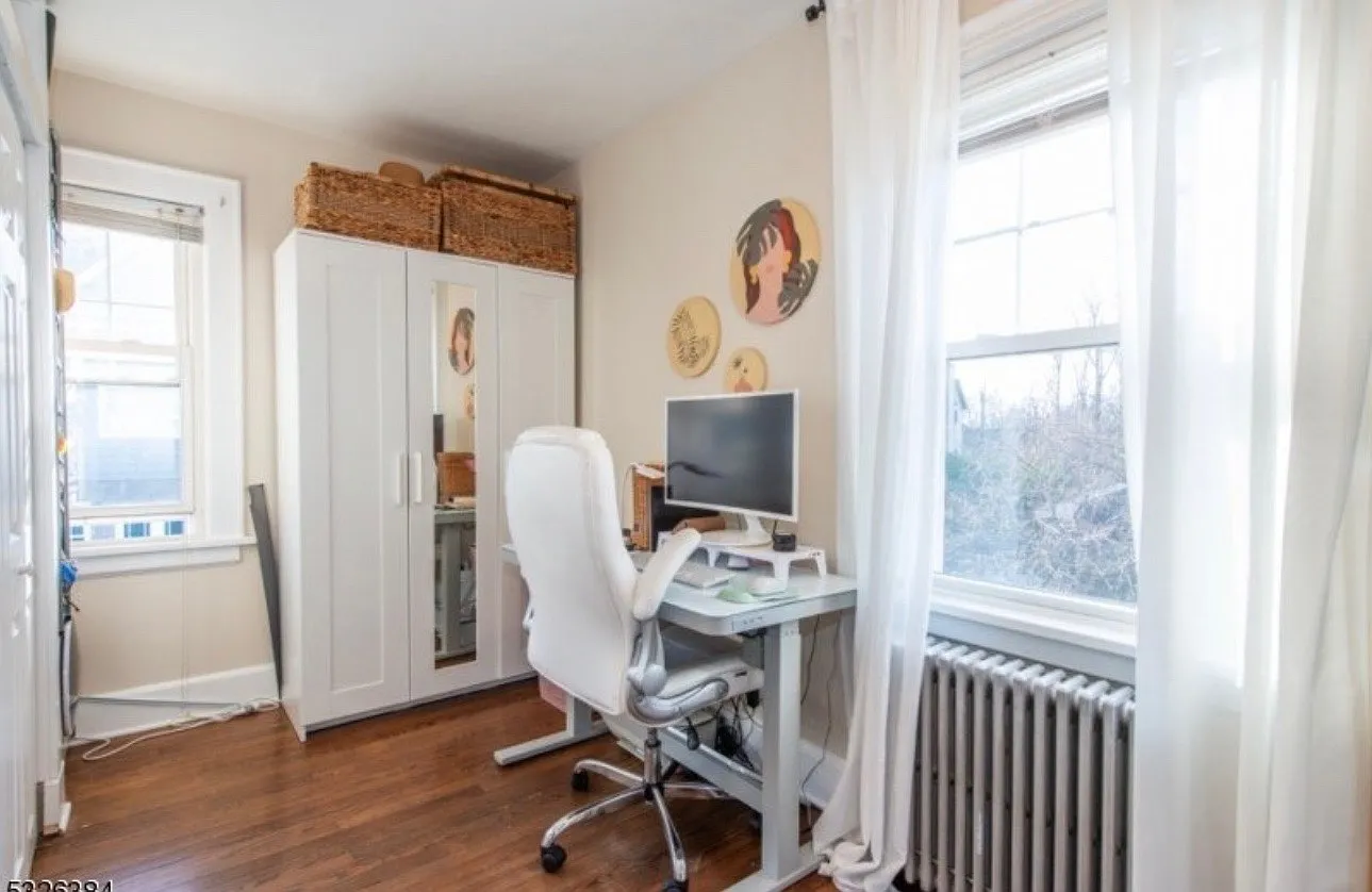 1 bed, 900 sqft, $1,900 — Photo 3