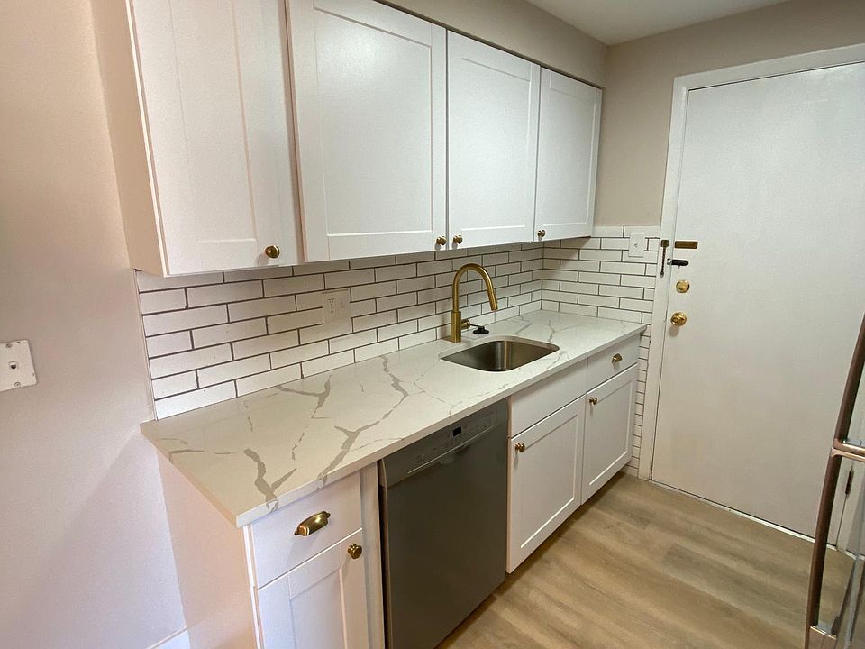 1st image of 715 Lepere Ave APT E