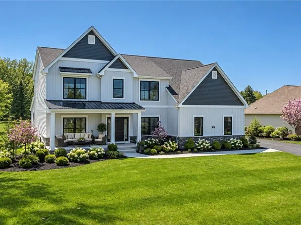 55 Woodthrush Trl, Orchard Park, NY 14127