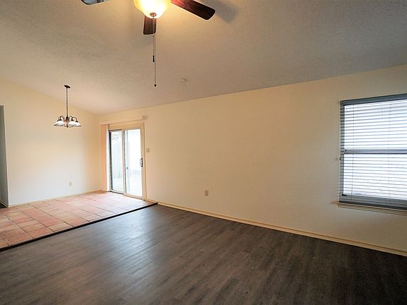 3rd image of 3323 Stoney Briar
