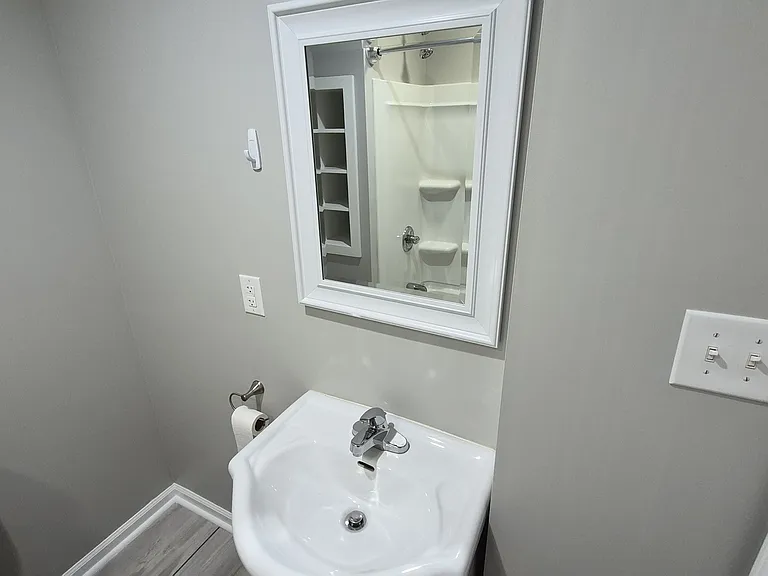 139 E South St — Photo 26