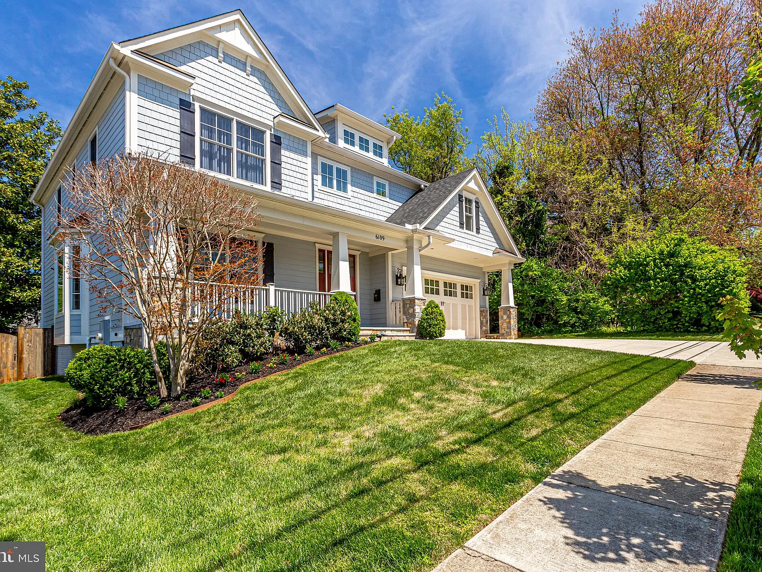 5 bed, 4.5 bath, 5219 sqft, $8,500 — Photo 3