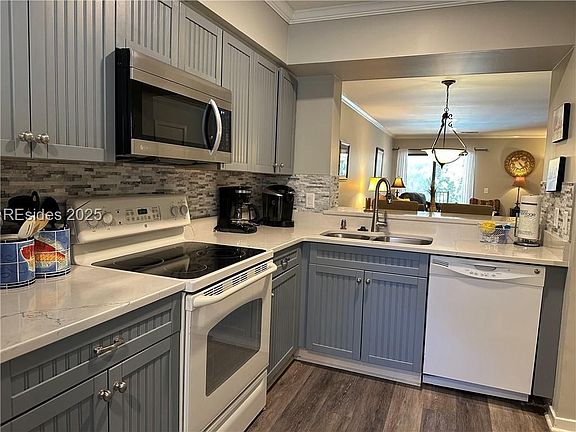 4th image of 36 Deallyon Ave APT 80