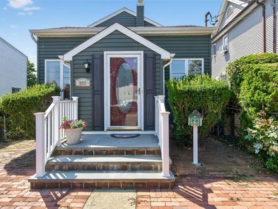 332 Mineola Avenue, Carle Place, NY, 11514