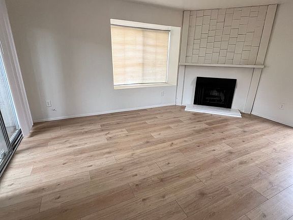 4th image of 2030 20th Ave #2040-09