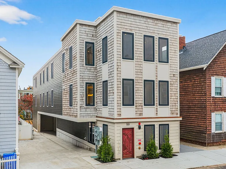 551 E 7th St #3 — Photo 16