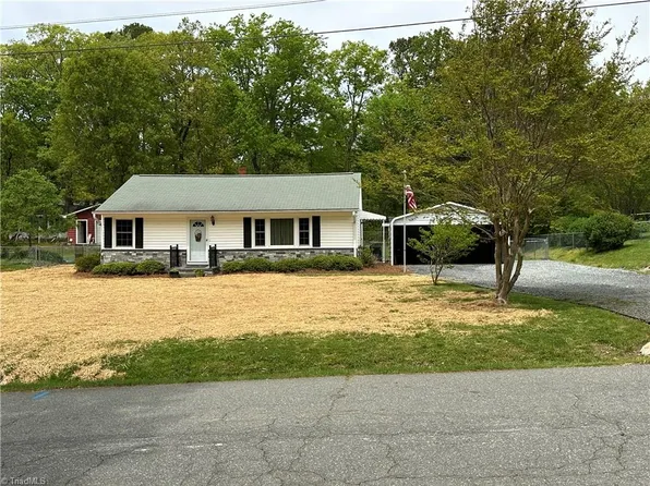 341 Croomcrest Rd, Asheboro, NC 27205