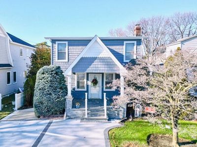 44 Jefferson Avenue, Rockville Centre, NY, 11570