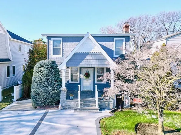 44 Jefferson Avenue, Rockville Centre, NY 11570