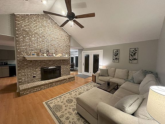 Living Room w/ Gas Fireplace