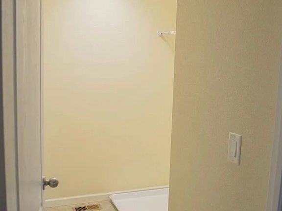4th image of 1380 Castle Creek Cir