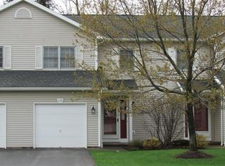635 Strand Pond Cir, Webster, NY 14580