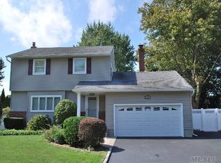14 Retta Ln, Commack, NY 11725