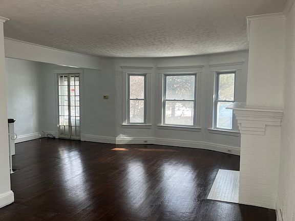 3rd image of 1498 Delaware Ave