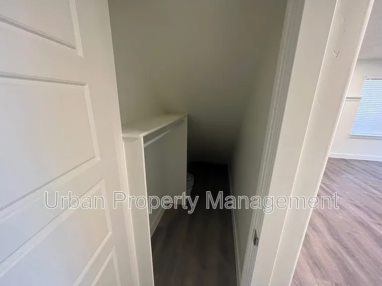 940 W Shadow Brook Ln — Photo 9