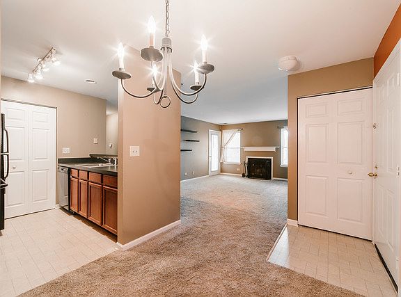 5th image of 212 Glengarry Dr APT 206