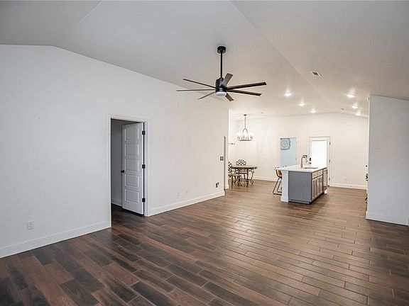 3rd image of 5908 NW Hancock St