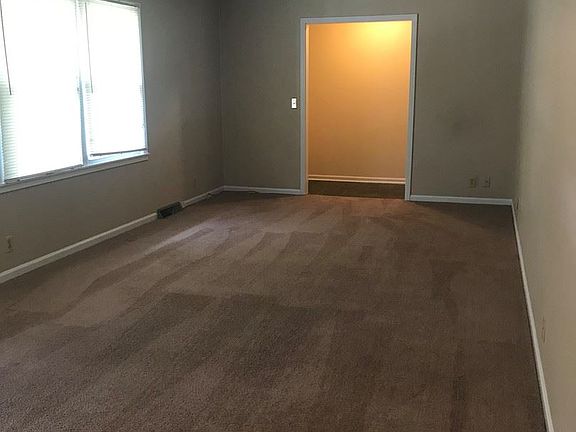 4th image of 811 W Kingwood Dr