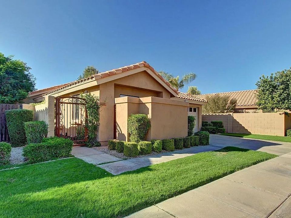 Front entrance (gated with lock)