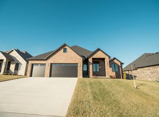 4443 E Larkwood Dr, Springfield, MO 65802