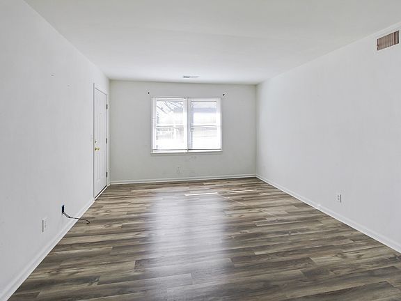 2nd image of 250 Woodhill Ln