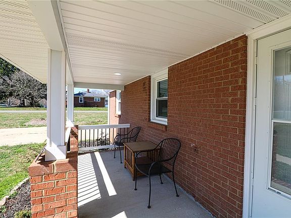 4th image of 300 Abbotts Ave