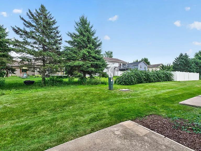 1110 Rose Dr — Photo 33