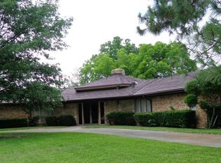 325 Timberlake Dr, Azle, TX 76020