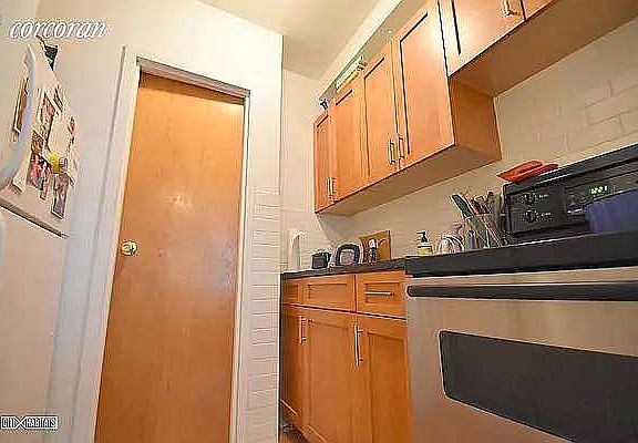 3rd image of 515 E 12th St Rear 1