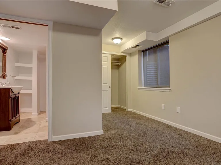 10701 Hobbit Ln — Photo 35