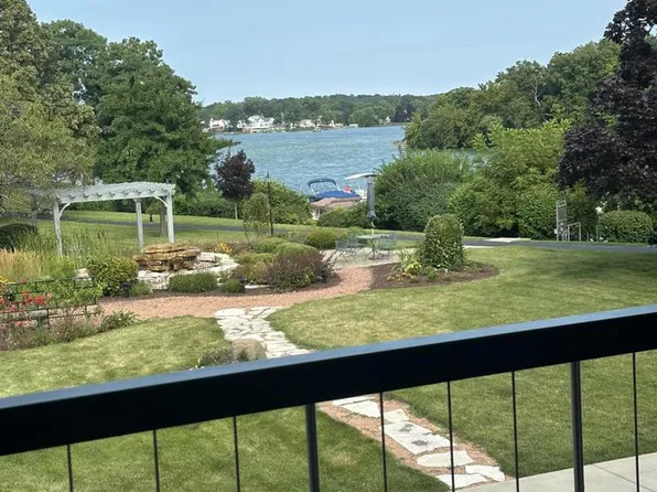 3405 South Browns Lake DRIVE #8, Burlington, WI 53105