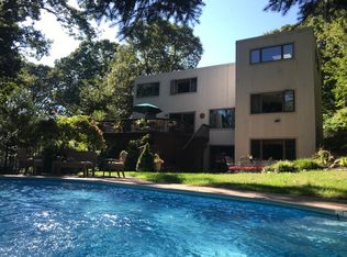 37 Dartmouth Rd, Shoreham, NY 11786