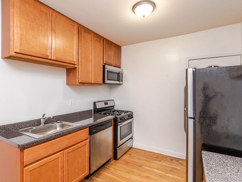 1st image of 3406 W Berteau Ave
