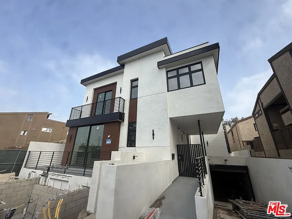 3846 Bentley Ave #2