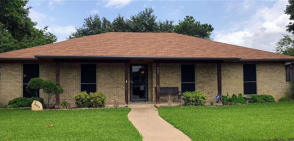 1st image of 605 Royal Oaks Dr